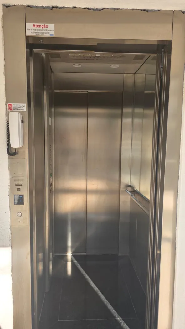 Ascensor del edificio