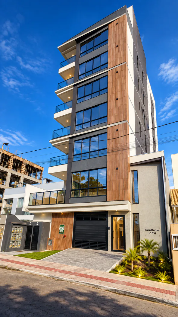 Apartamento en el Edificio Palm Harbor — fachada vista desde la calle